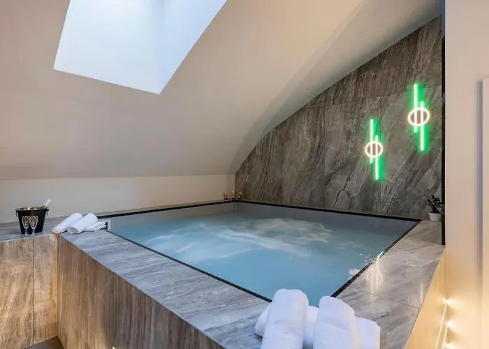 Piscina Interna Privata E A Apartmán