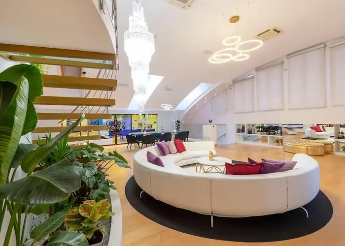 Piscina Interna Privata E A Apartmán