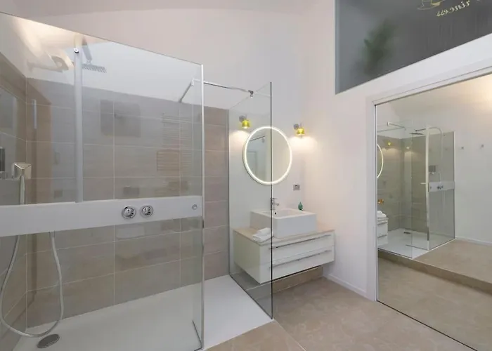 Piscina Interna Privata E A * Mediolan